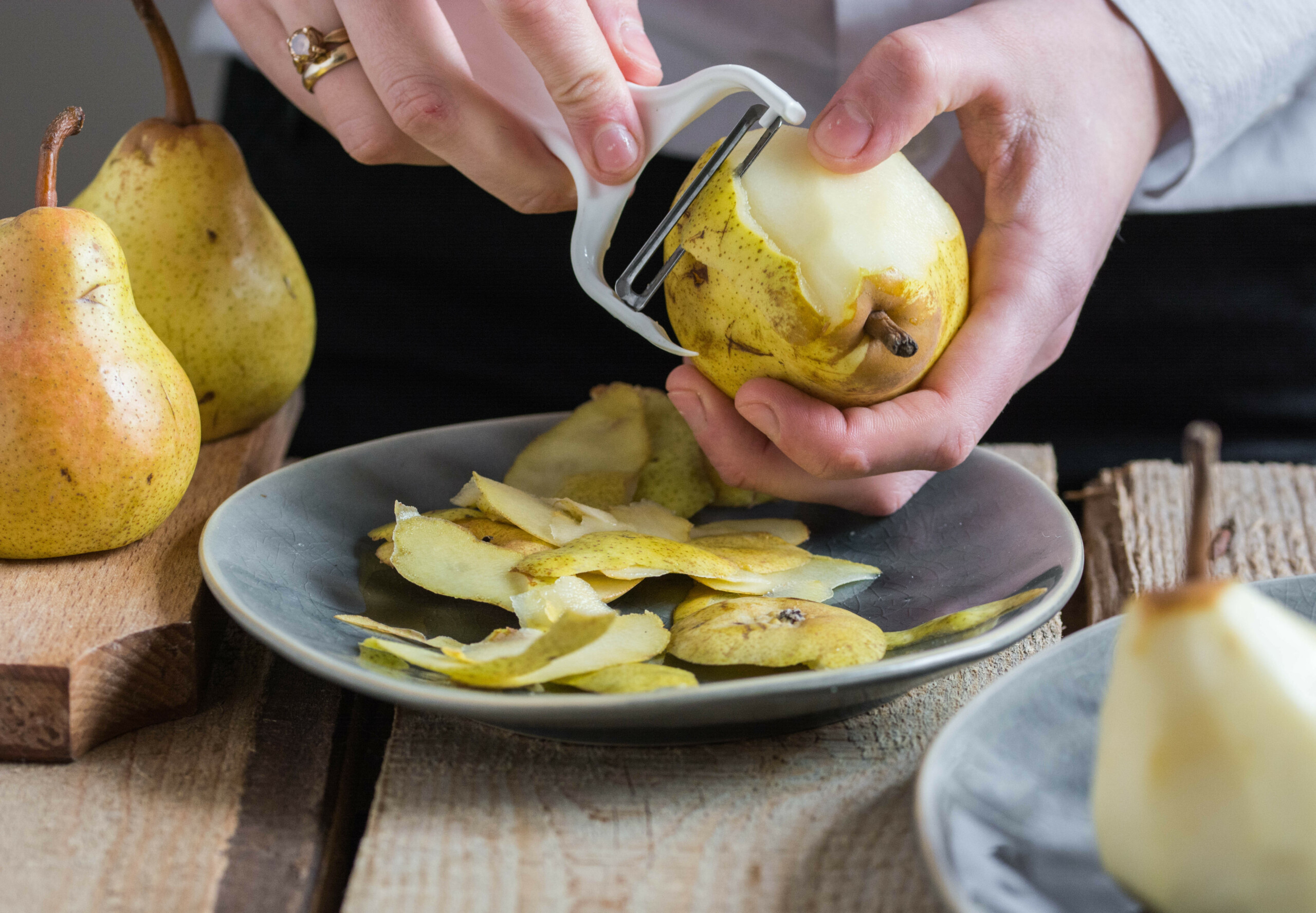 Chá de casca de pera detox leve, econômico e aromático